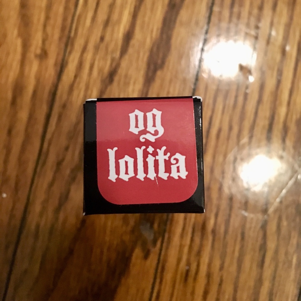 Kat Von D Studded Kiss Lipstick in OG Lolita